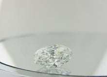 Load image into Gallery viewer, Oval Diamond 2.01 ct E VVS1
