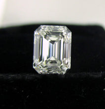 Load image into Gallery viewer, Emerald Cut Diamond 2.31 ct G VVS1
