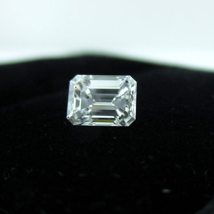 Emerald Cut Diamond 0.70 ct D VS1