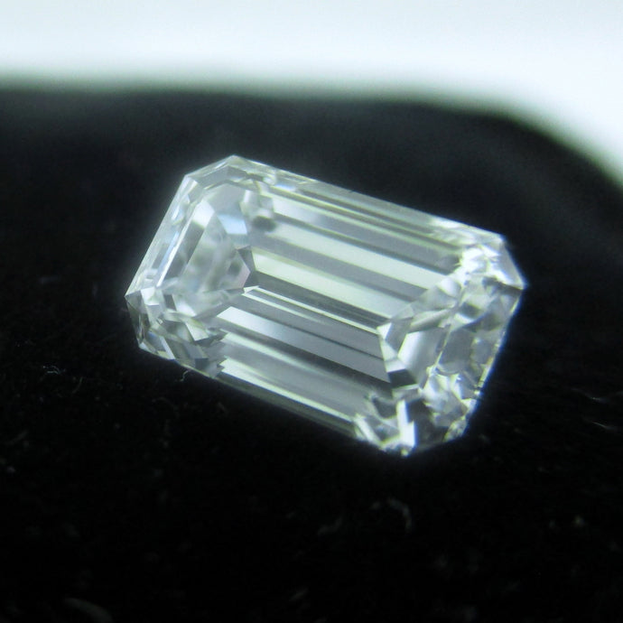 Emerald Cut Diamond 0.93 ct D VVS1