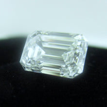 Load image into Gallery viewer, Emerald Cut Diamond 2.51 ct E VS1
