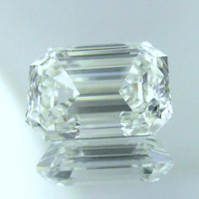 Load image into Gallery viewer, Emerald Cut Diamond 3.01 ct I VVS2
