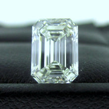 Load image into Gallery viewer, Emerald Cut Diamond 2.01 ct I VS2
