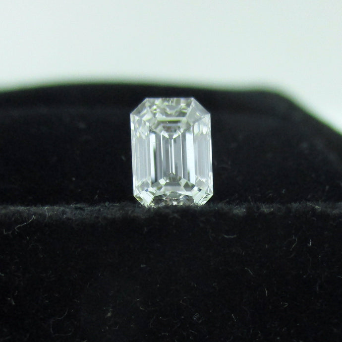 Emerald Cut Diamond 0.90 ct E VVS2