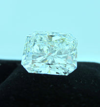 Load image into Gallery viewer, Radiant Cut Diamond 5.73 ct G VS2
