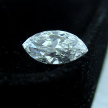 Load image into Gallery viewer, Marquise Diamond 0.90 ct D VS2
