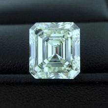 Load image into Gallery viewer, Emerald Cut Diamond 5.04 ct J VS2
