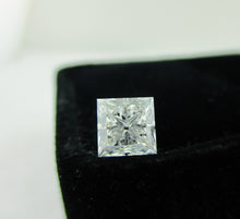 Load image into Gallery viewer, Princess Cut Diamond 1.01 ct D VS1
