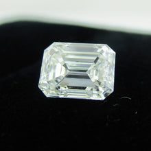 Load image into Gallery viewer, Emerald Cut Diamond 1.00 ct E VVS2
