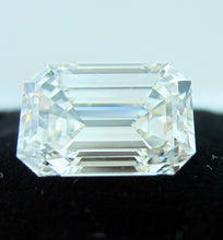 Load image into Gallery viewer, Emerald Cut Diamond 3.02 ct H VVS2
