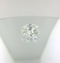 Load image into Gallery viewer, Oval Diamond 2.01 ct H VVS2
